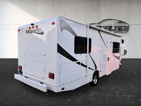 Used 2014 Ford E-450 and Econoline 450 Super Duty w/ Motorhome Prep Package RWD image 4