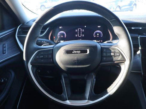 Used 2022 Jeep Grand Cherokee Limited image 15