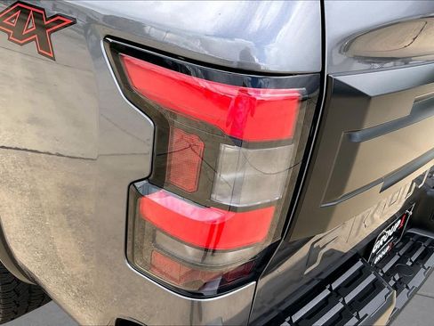 Used 2026 Nissan Frontier PRO-4X AWD/4WD image 27