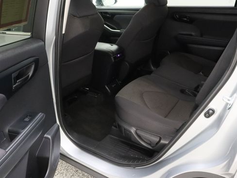 Certified 2025 Toyota Highlander LE FWD image 27