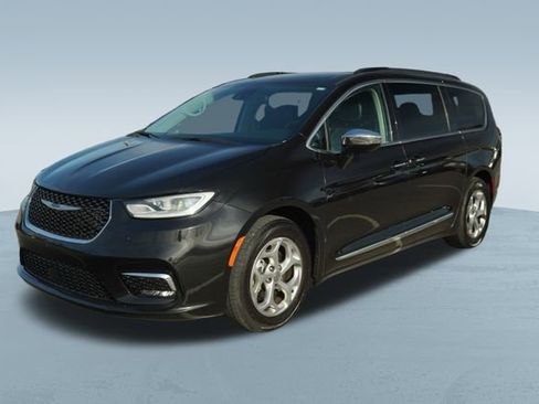 Used 2023 Chrysler Pacifica Limited image 3