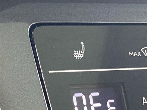 Used 2022 Volkswagen Tiguan SE image 17