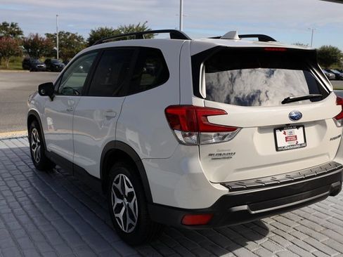Used 2019 Subaru Forester Premium w/ All-Weather Package image 3