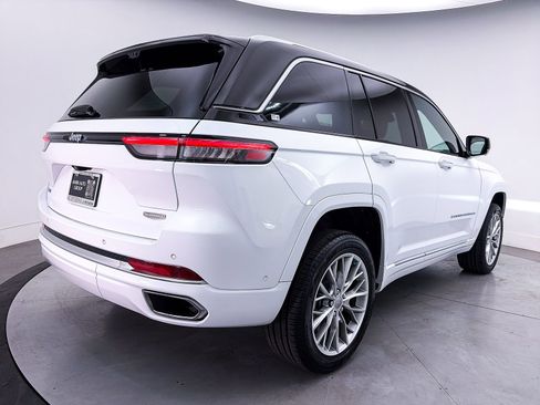 Used 2022 Jeep Grand Cherokee Summit w/ Advanced Protech Group IV AWD/4WD image 17