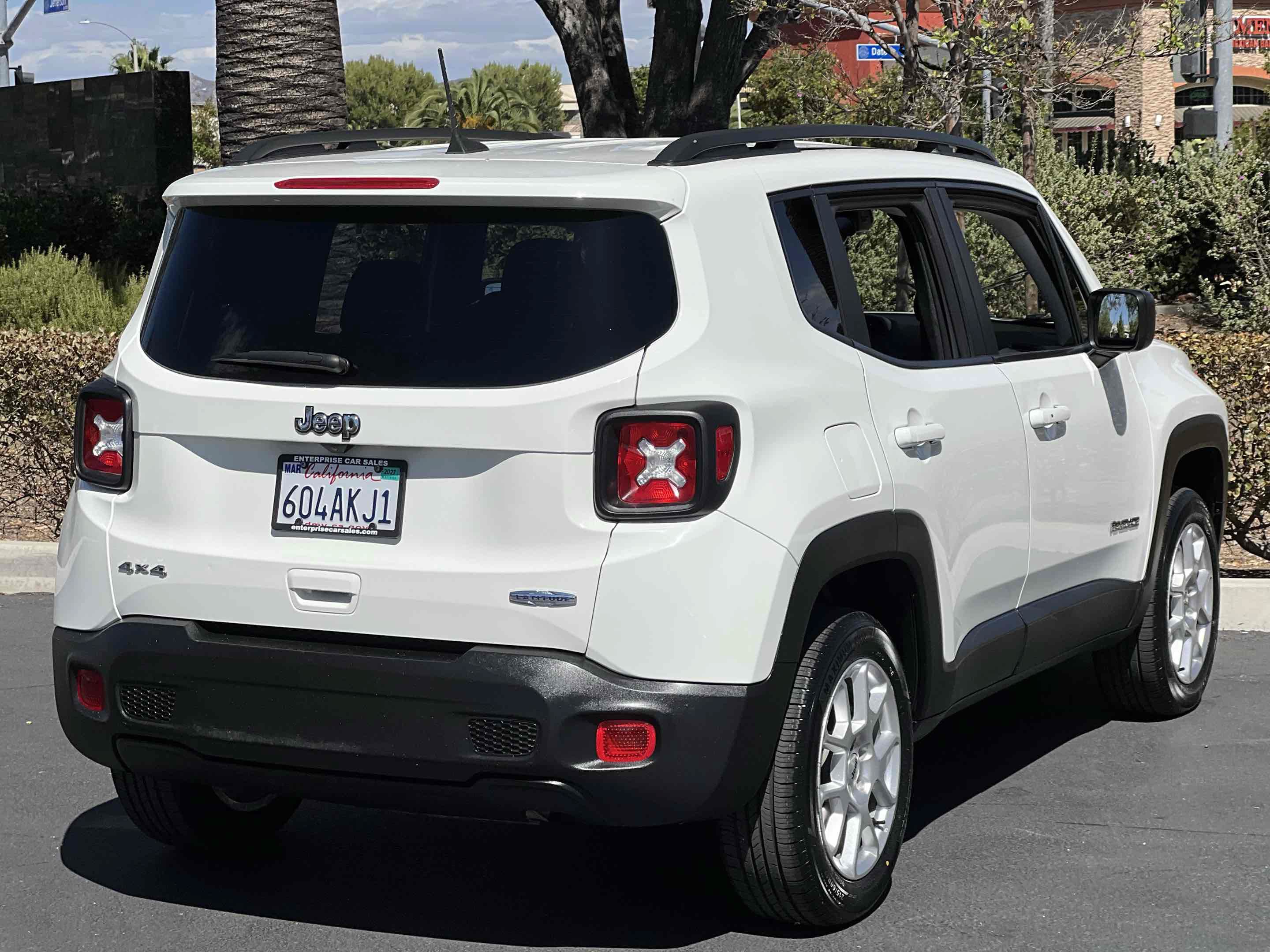 Used 2022 Jeep Renegade Latitude AWD/4WD image 11