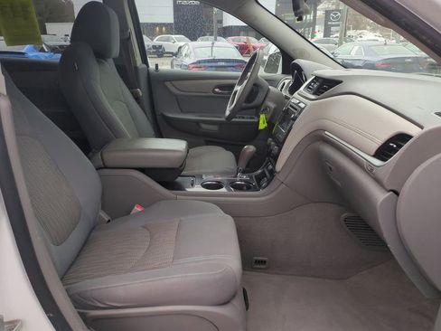 Used 2017 Chevrolet Traverse LT image 27