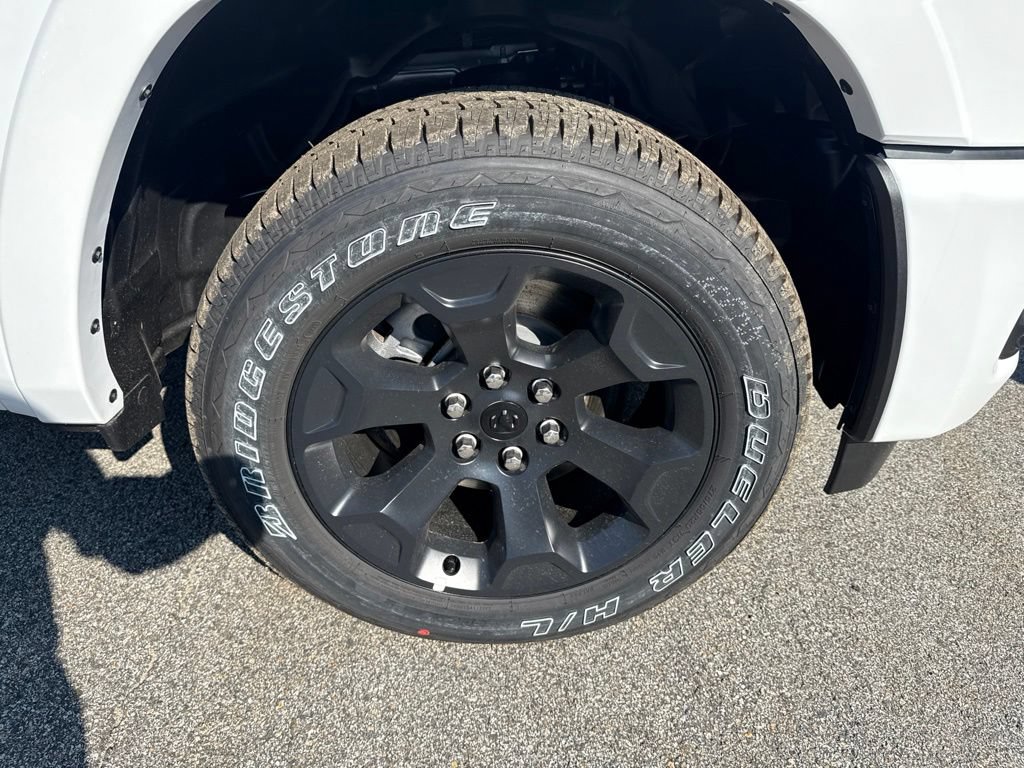 New 2026 RAM 1500 4x4 Crew Cab image 9