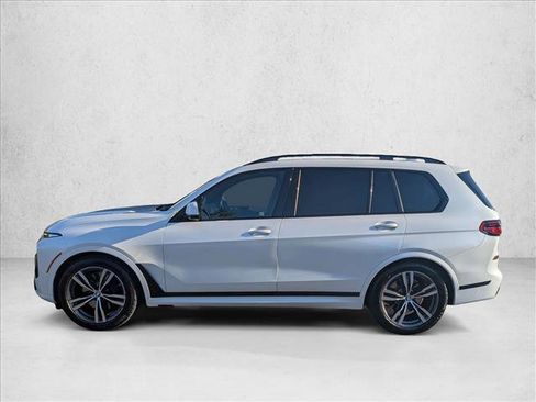 Used 2023 BMW X7 xDrive40i w/ M Sport Package image 9