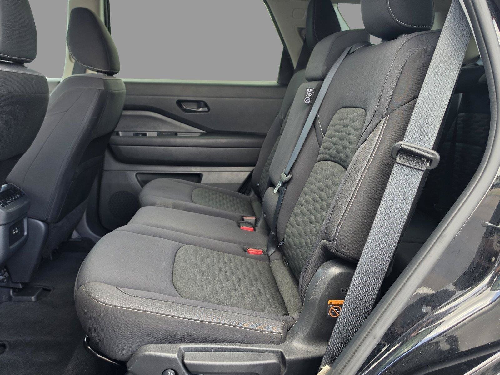 Used 2025 Nissan Pathfinder SV FWD image 18