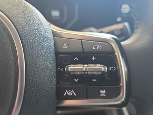 Certified 2025 Kia Carnival SX FWD image 24