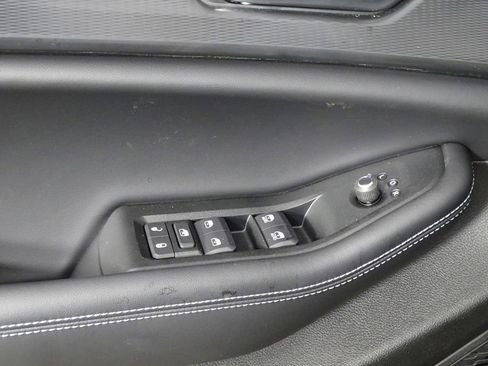 New 2025 Jeep Grand Cherokee Laredo w/ Luxury Tech Group I AWD/4WD image 18