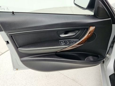 Used 2017 BMW 320i 320i Sedan with Premium and Dr image 11