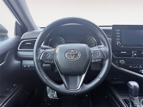 Used 2023 Toyota Camry SE image 12