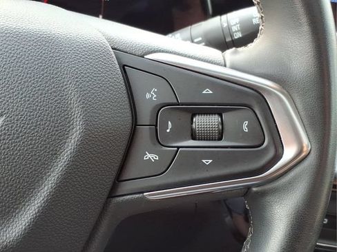 Used 2025 Chevrolet Trax LT w/ Sunroof Package FWD image 28