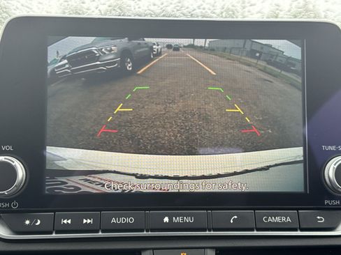 Used 2025 Nissan Altima 2.5 SV FWD image 13
