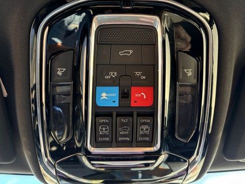 Used 2023 Jeep Grand Cherokee Overland w/ Luxury Tech Group IV image 29