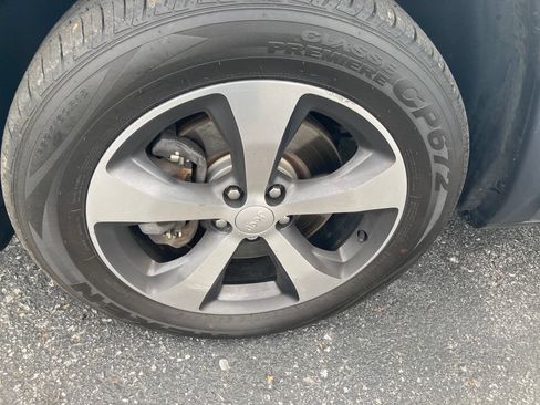 Used 2019 Jeep Cherokee Limited AWD/4WD image 34