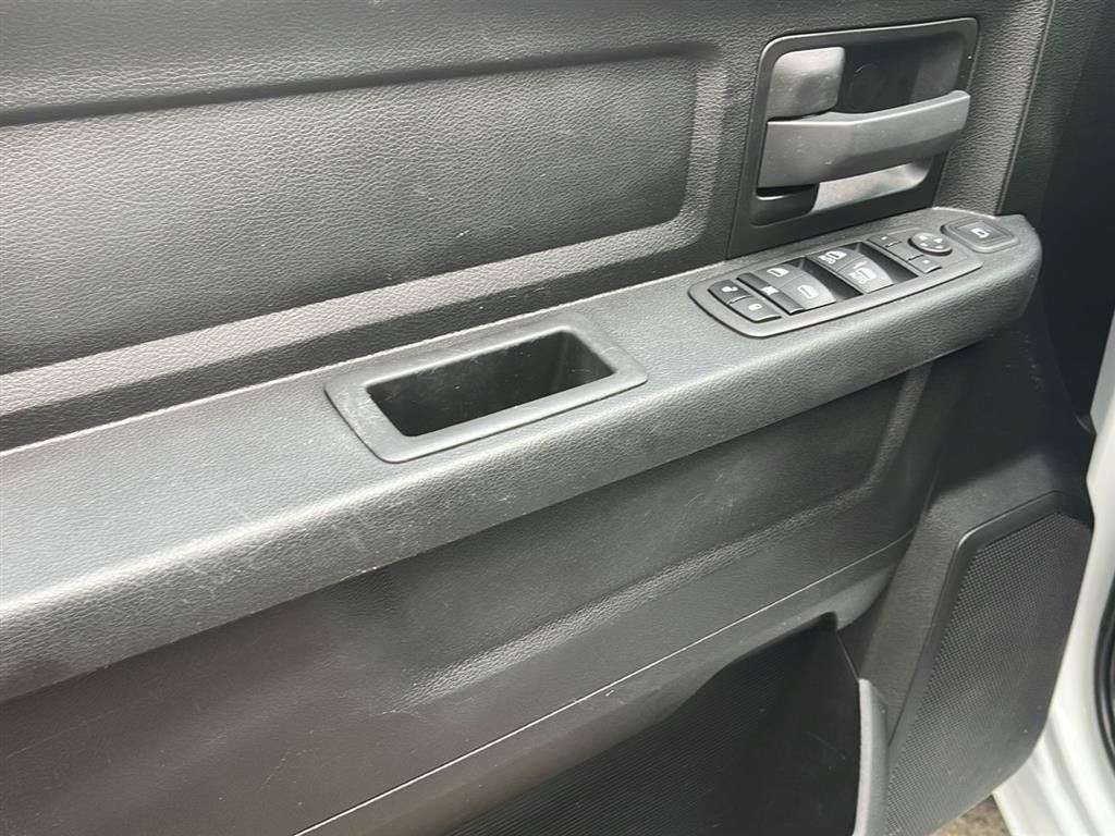 Used 2024 RAM 3500 Tradesman w/ Chrome Appearance Group AWD/4WD image 9