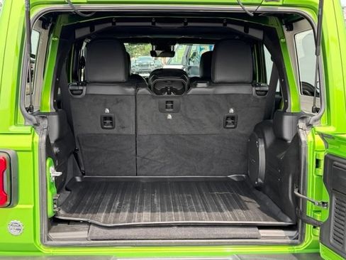 Used 2025 Jeep Wrangler Unlimited Rubicon AWD/4WD image 23