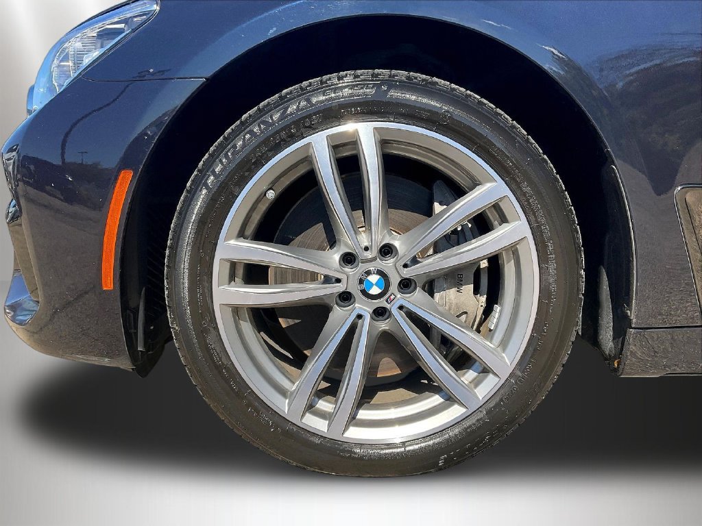 Used 2019 BMW 750i xDrive w/ Executive Package AWD/4WD image 34