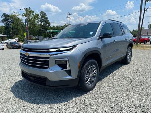 New 2025 Chevrolet Traverse LT w/ Driver Confidence Package image 7