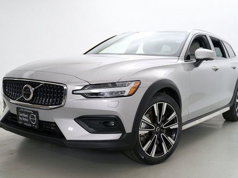 Certified 2025 Volvo V60 B5 Cross Country Ultra w/ Climate Package AWD/4WD image 2