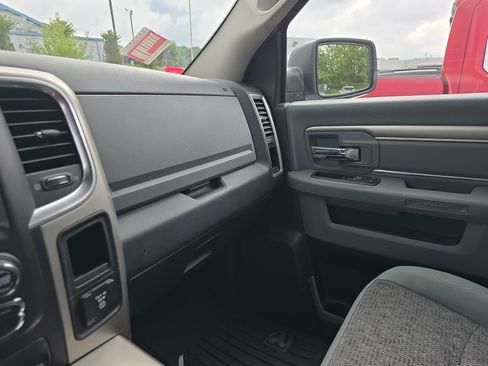 Used 2018 RAM 1500 SLT AWD/4WD image 34