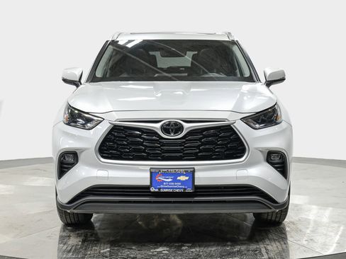 Used 2022 Toyota Highlander XLE image 10