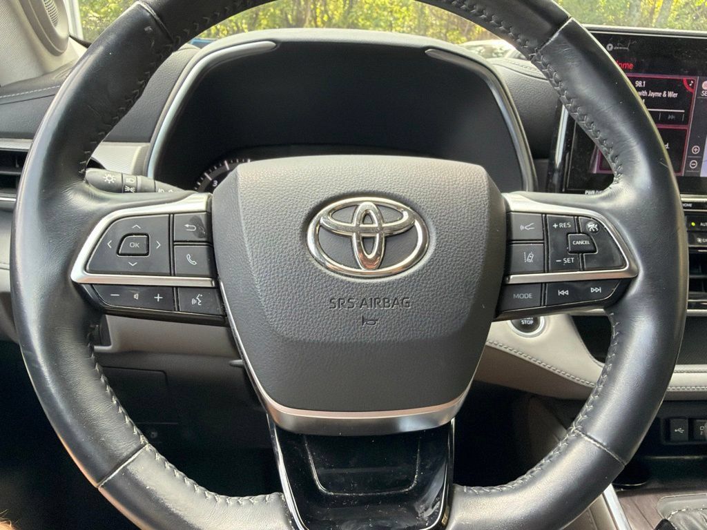 Used 2021 Toyota Highlander Platinum AWD/4WD image 28