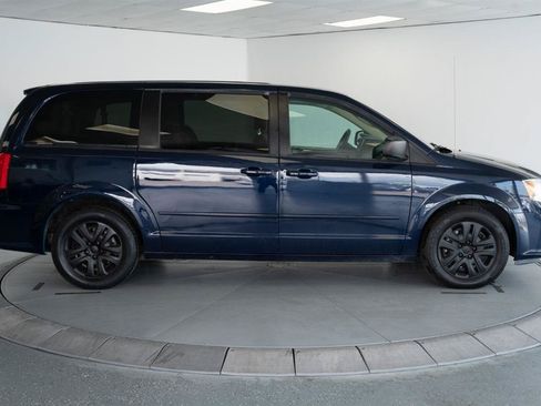 Used 2016 Dodge Grand Caravan SE w/ Quick Order Package 29E SE FWD image 9