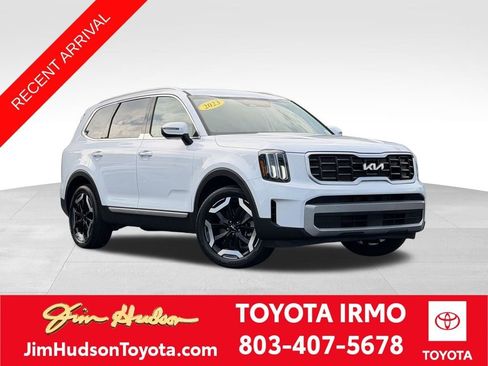 Used 2023 Kia Telluride S FWD image 1