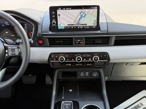 Used 2025 Honda Pilot Elite image 14