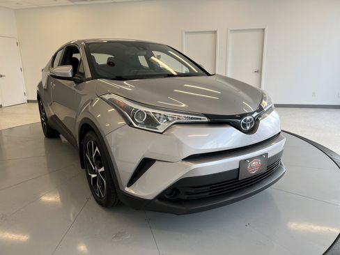 Used 2018 Toyota C-HR XLE image 1