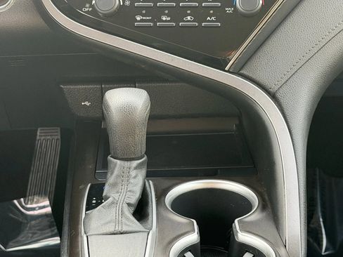 Used 2021 Toyota Camry LE image 25