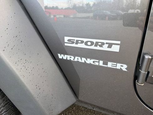 Used 2017 Jeep Wrangler Sport w/ Quick Order Package 24S AWD/4WD image 9