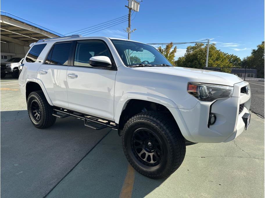 Used 2015 Toyota 4Runner SR5 AWD/4WD image 6