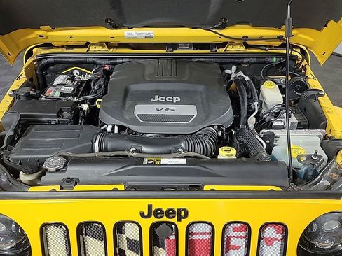 Used 2015 Jeep Wrangler Unlimited Sahara AWD/4WD image 13