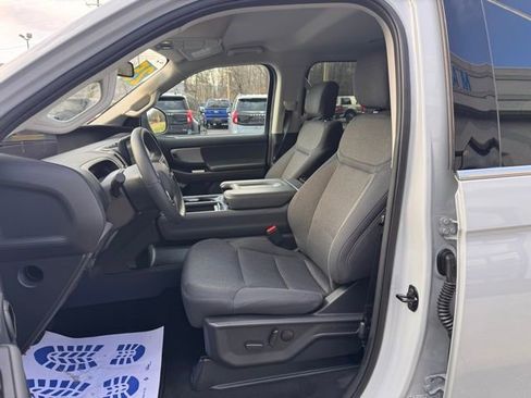 Used 2025 Ford Expedition Active image 10