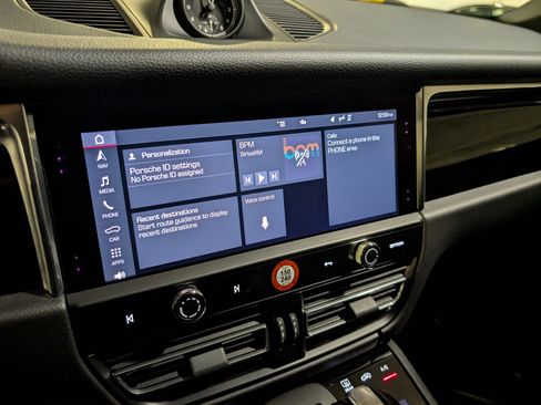 Used 2025 Porsche Macan image 35