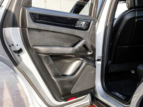 Used 2020 Porsche Cayenne image 42