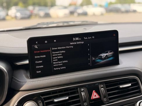 Used 2022 Genesis G70 3.3T RWD image 31