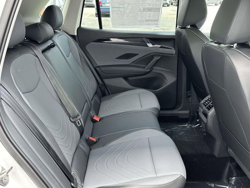 New 2025 Volkswagen Tiguan SE image 15