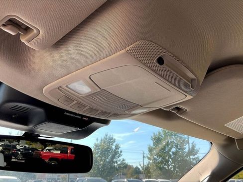 Used 2024 Ford Expedition XLT image 26