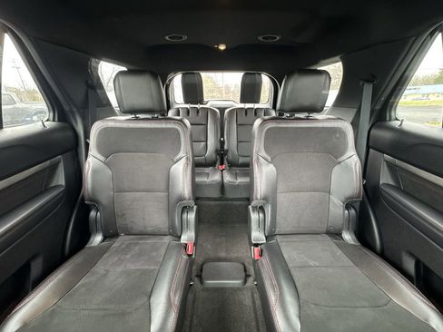 Used 2018 Ford Explorer XLT w/ Equipment Group 202A image 22