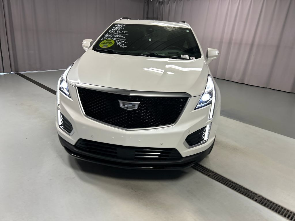 Used 2022 Cadillac XT5 Sportv w/ Platinum Package AWD/4WD image 2