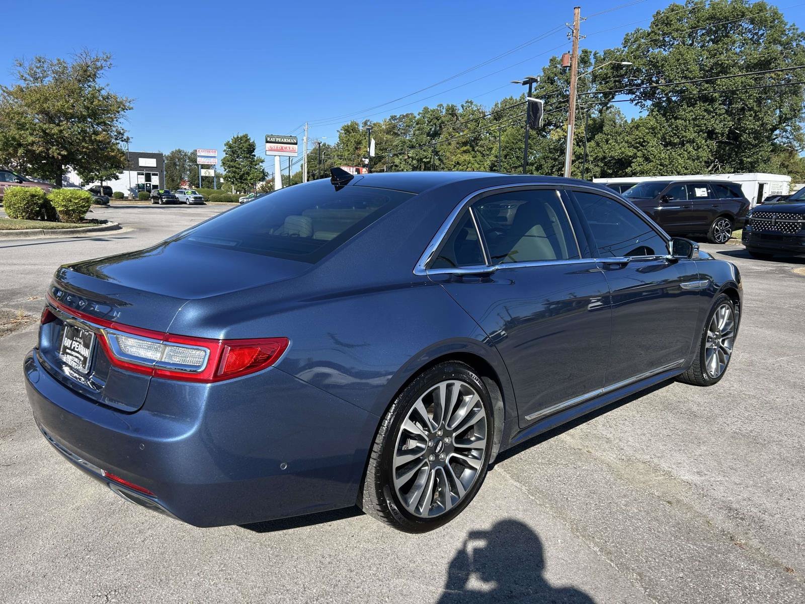 Used 2020 Lincoln Continental Reserve w/ Luxury Package FWD image 3