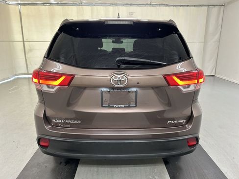 Used 2018 Toyota Highlander XLE w/ Carpet Mat Package (TMS) image 23