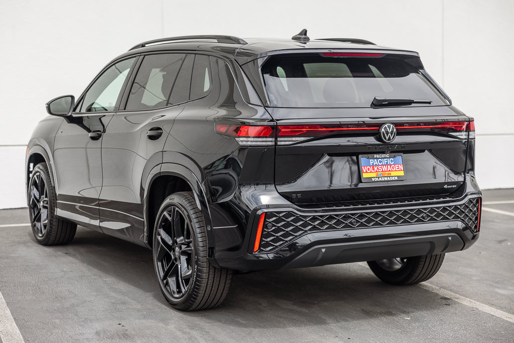 New 2026 Volkswagen Tiguan SE R-Line FWD image 3