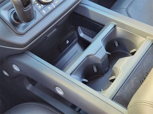 Used 2025 Land Rover Defender 130 X-Dynamic SE image 19