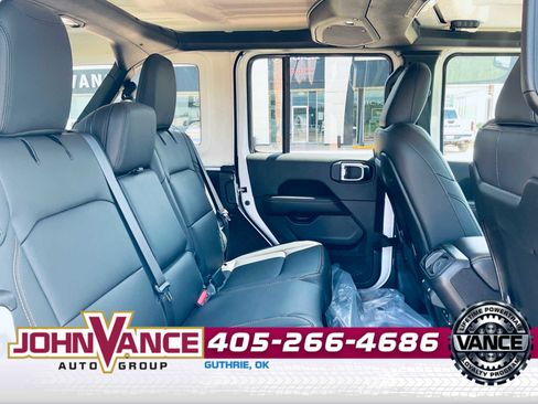 Used 2025 Jeep Wrangler Sahara w/ Technology Group image 20